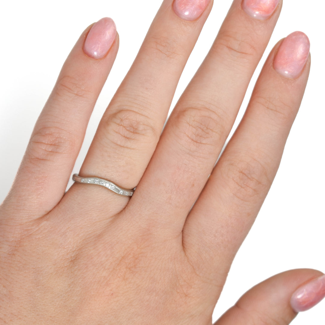 Scattered Diamond Curved Band