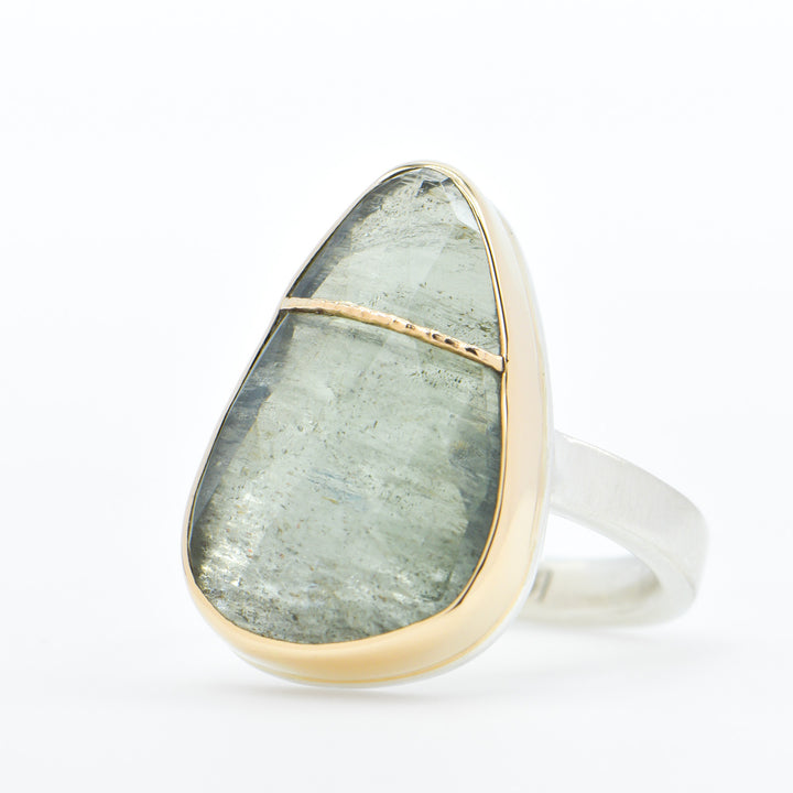 Asymmetrical Green Beryl Gold Grout Ring