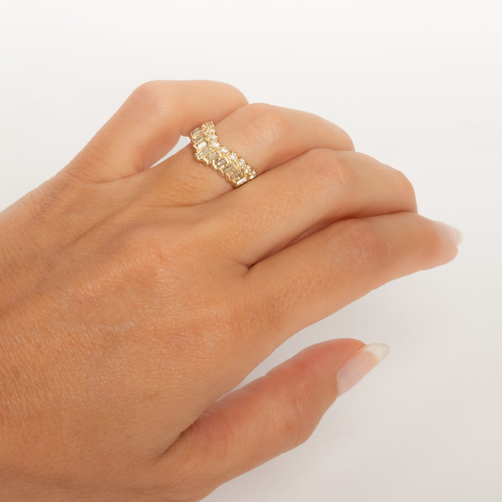 Armach Baguette & Round Diamond Extra Large V Shape Scatter Ring
