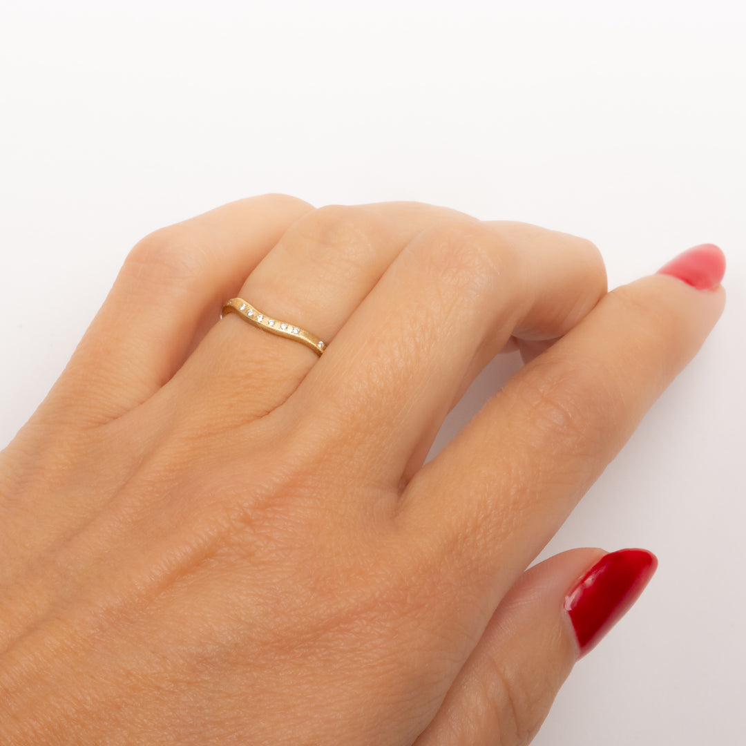 Scattered Diamond Curve Ring