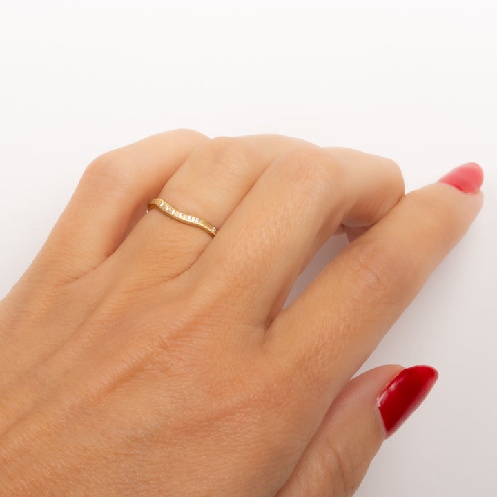 Scattered Diamond Curve Ring