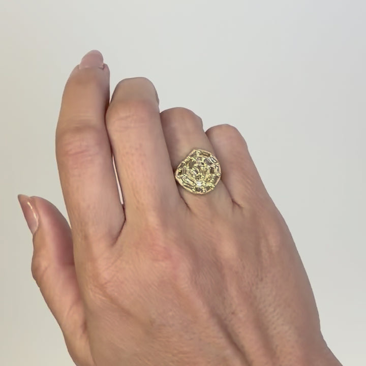 The Labyrinth Ring
