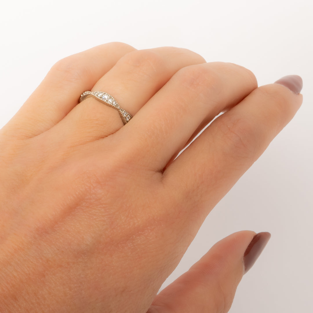 Ribbed Nestle Eternity Band